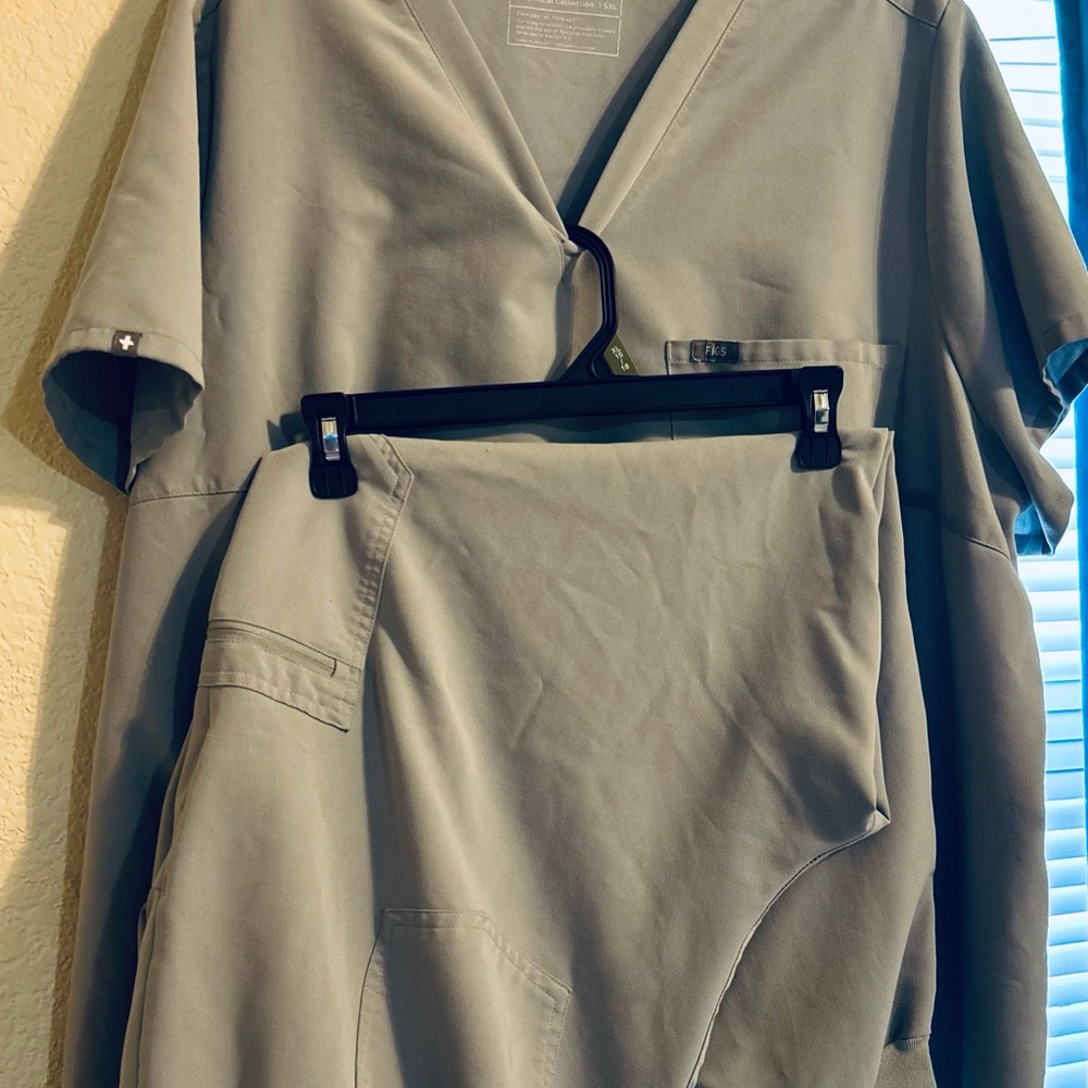 Figs Women's Scrub Set in “Cement” (Light Gray).